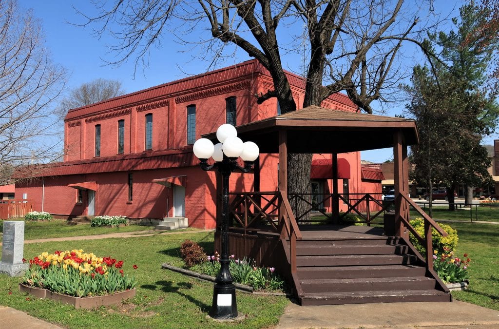 Known as the “The City of Peace” and located in White River Country and Fulton County, Salem is a quaint town that was established in 1839 after Mr. William P. Morris came to the area from Batesville.